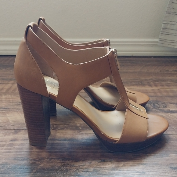 Franco Sarto Tan and gold leather zip up sandals with a 2.5" heel, Size 9 - Picture 1 of 6